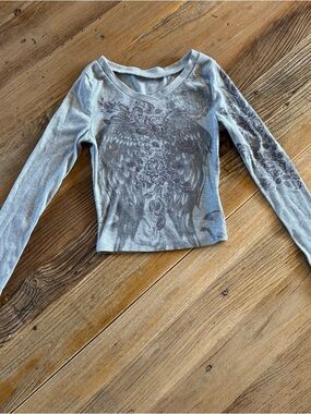 Gray Long Sleeve Graphic Scoop Neck Top